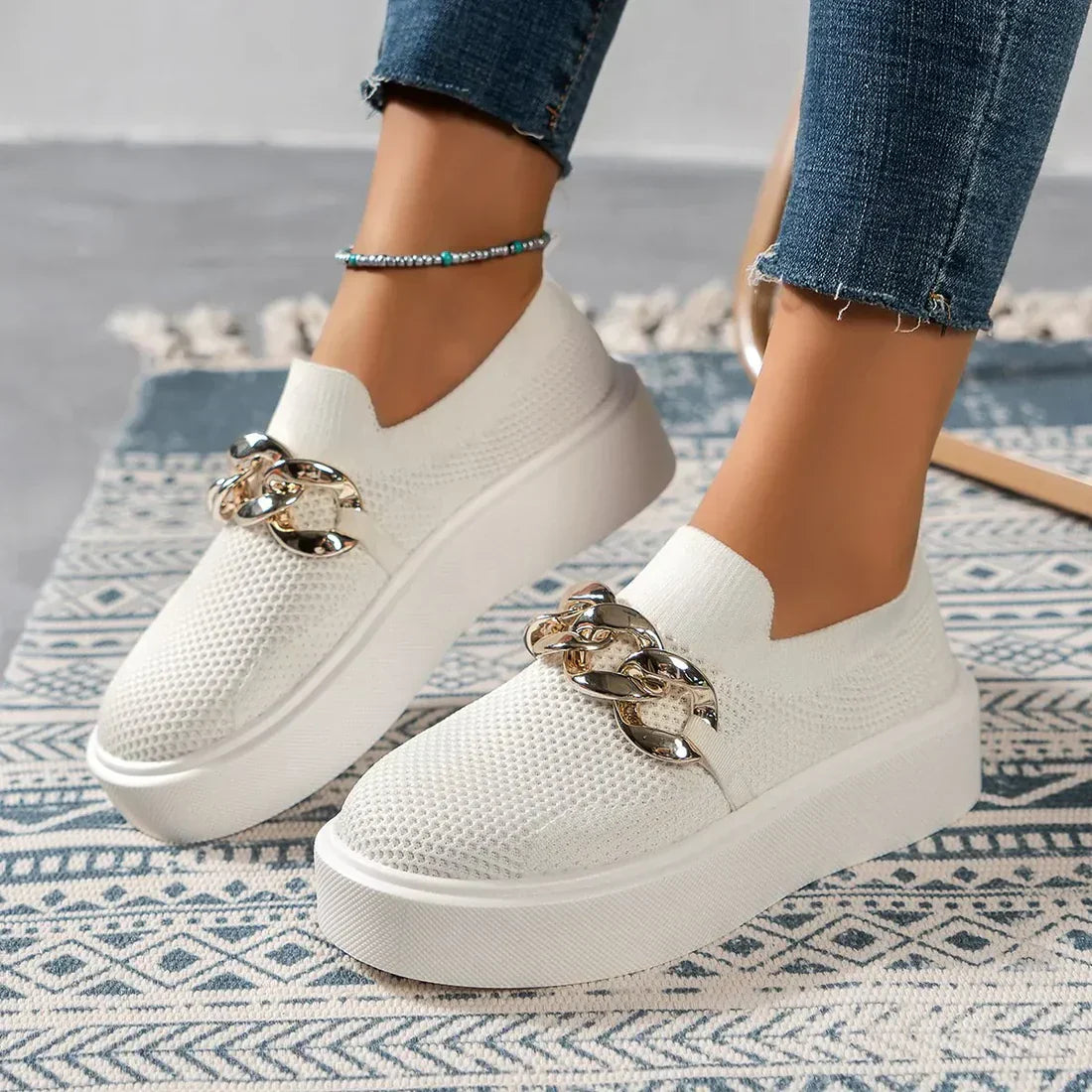 Elegantní a detailní podpůrná obuv