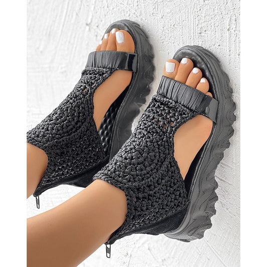 Elegantní a detailní podpůrné letní sandály
