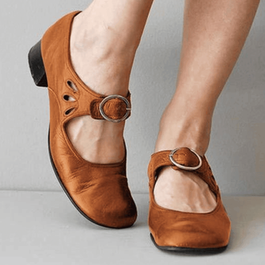 Elegantní a detailně propracovaná podpůrná letní obuv