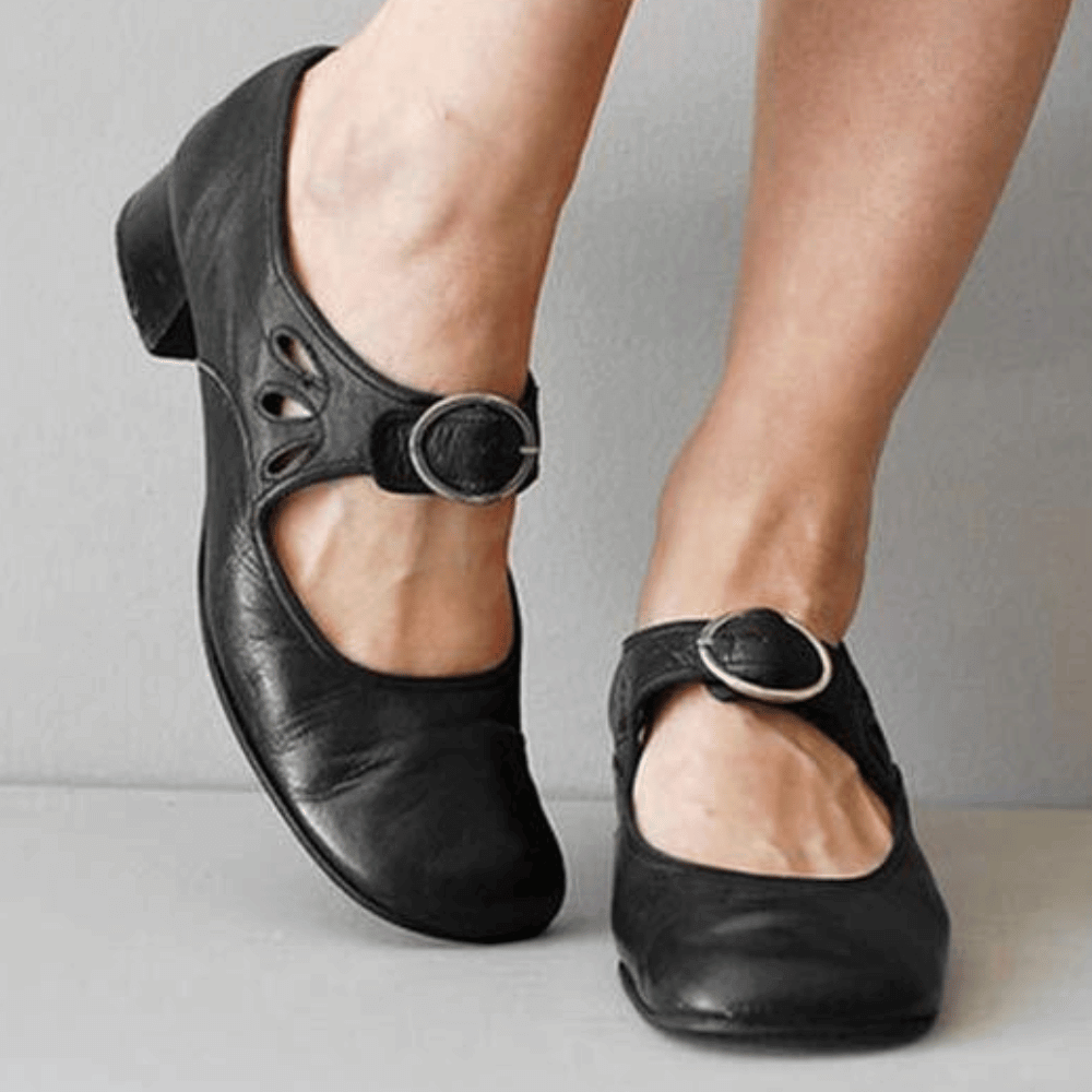 Elegantní a detailně propracovaná podpůrná letní obuv