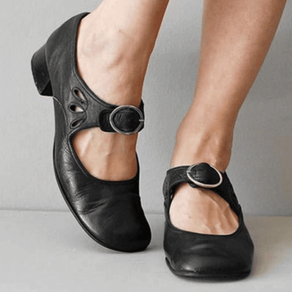Elegantní a detailně propracovaná podpůrná letní obuv