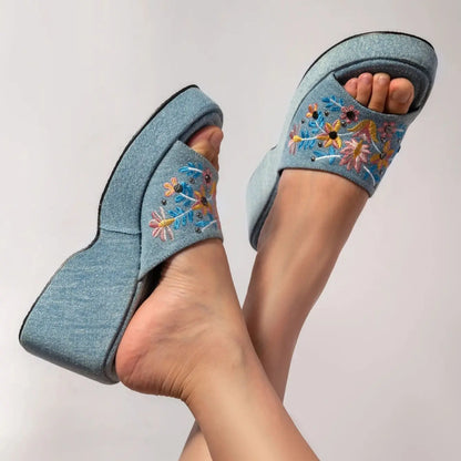 Elegantní a detailní podpůrné letní sandály