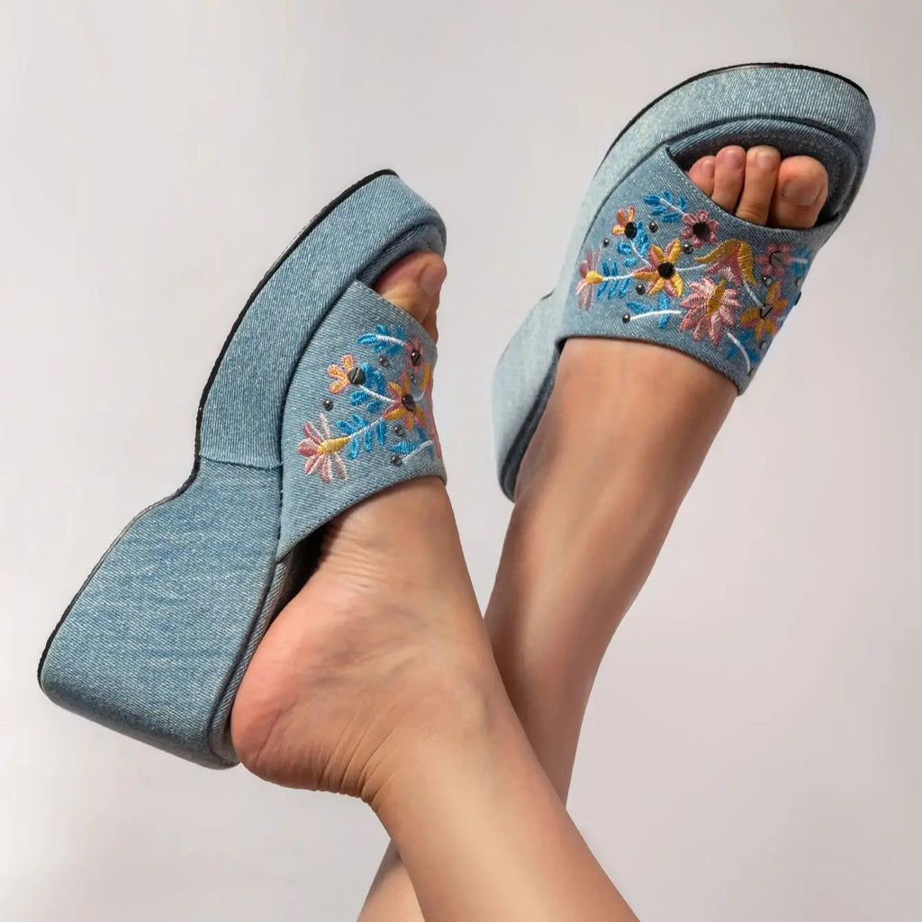 Elegantní a detailní podpůrné letní sandály