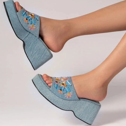 Elegantní a detailní podpůrné letní sandály