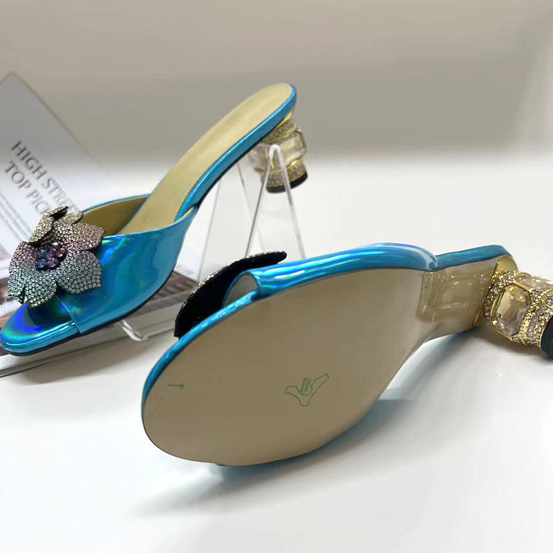 Elegantní a detailní podpůrné letní sandály