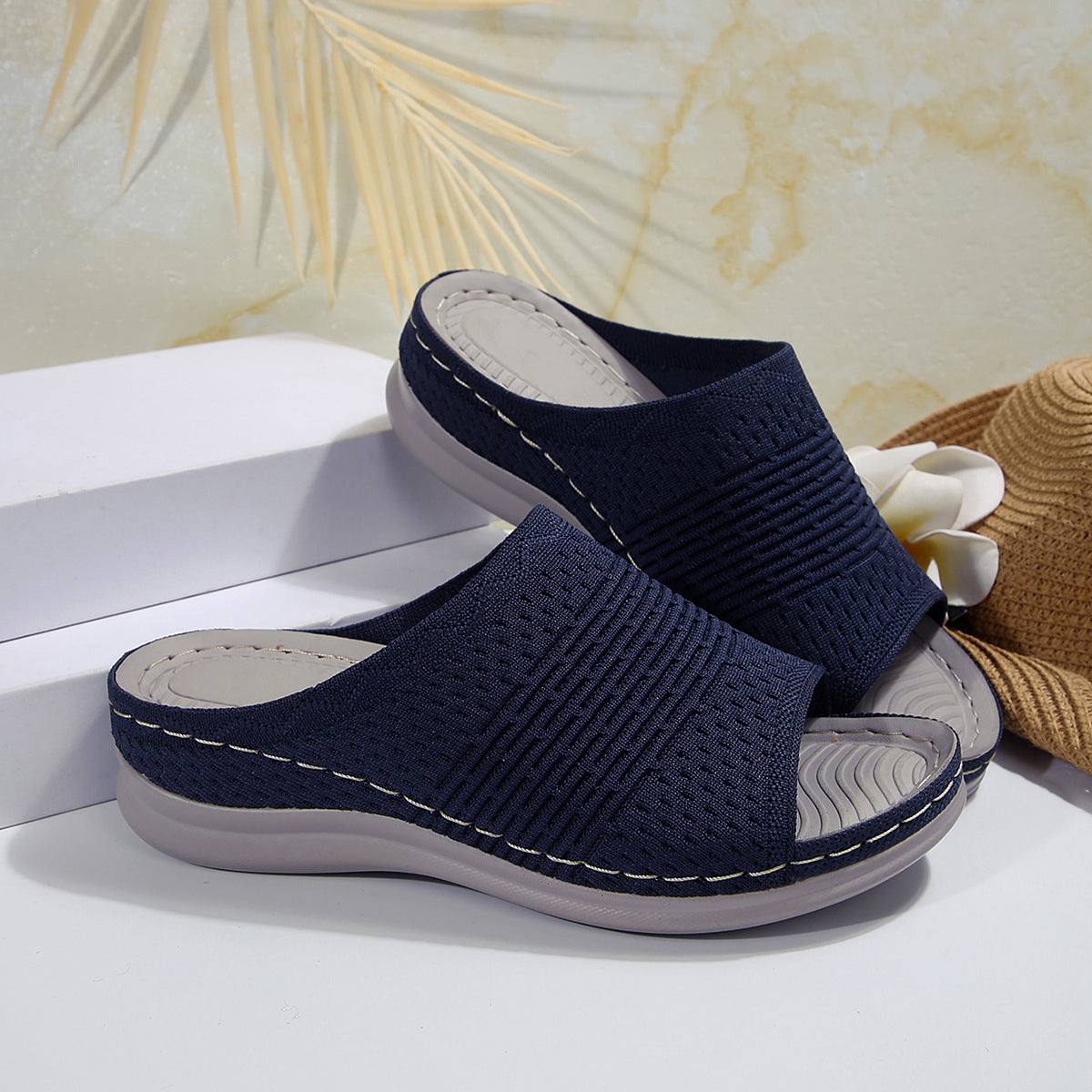 Elegantní a detailně propracovaný podpůrný letní klín Wedge