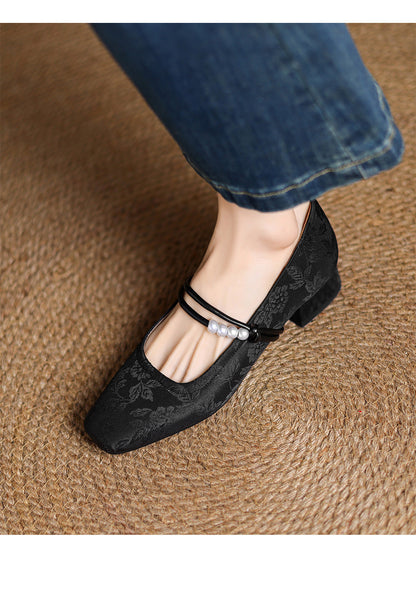 Elegantní a detailní podpůrné letní boty