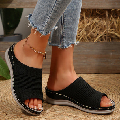 Elegantní a detailně propracovaný podpůrný letní klín Wedge