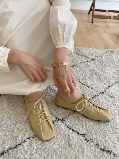 Elegantní a detailní podpůrné letní boty