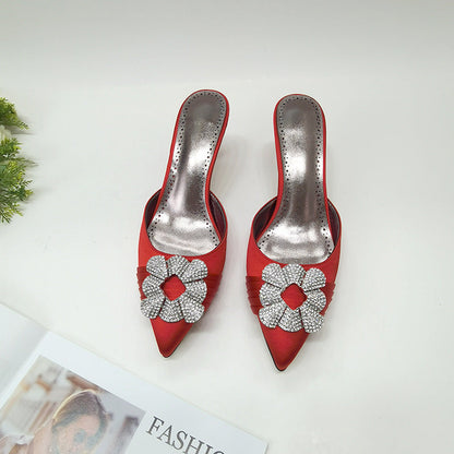 Elegantní a detailní podpůrné letní sandály