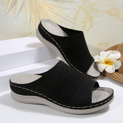 Elegantní a detailně propracovaný podpůrný letní klín Wedge