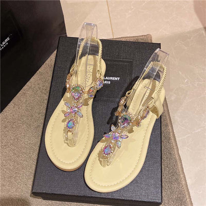 Elegantní a detailní podpůrné letní sandály