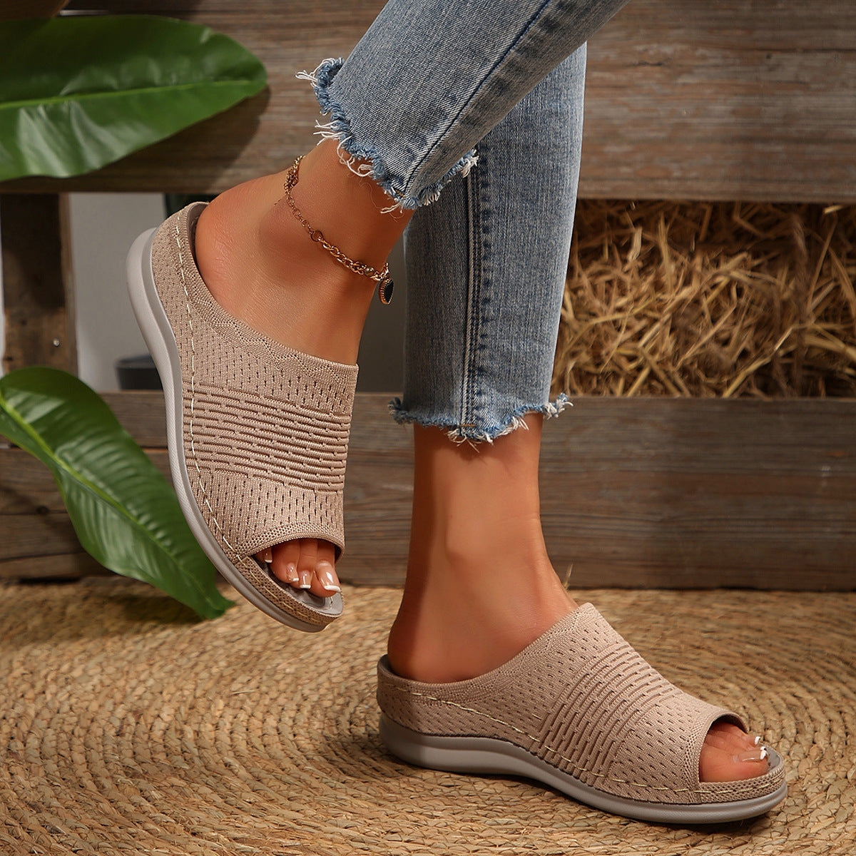 Elegantní a detailně propracovaný podpůrný letní klín Wedge