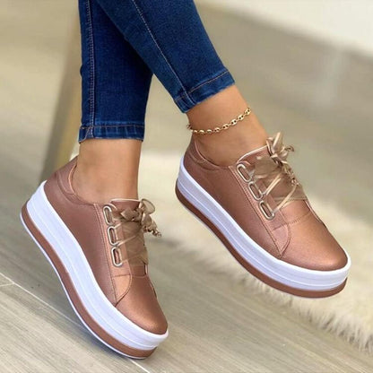 Elegantní a detailně propracovaná podpůrná obuv