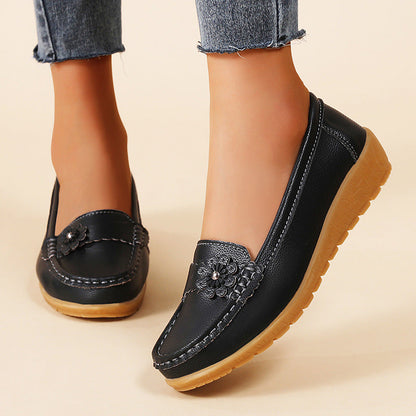 Elegantní a detailní podpůrné letní mokasíny