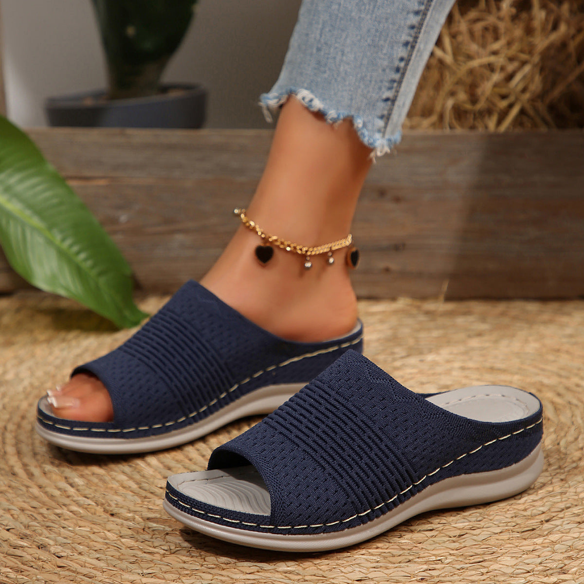 Elegantní a detailně propracovaný podpůrný letní klín Wedge