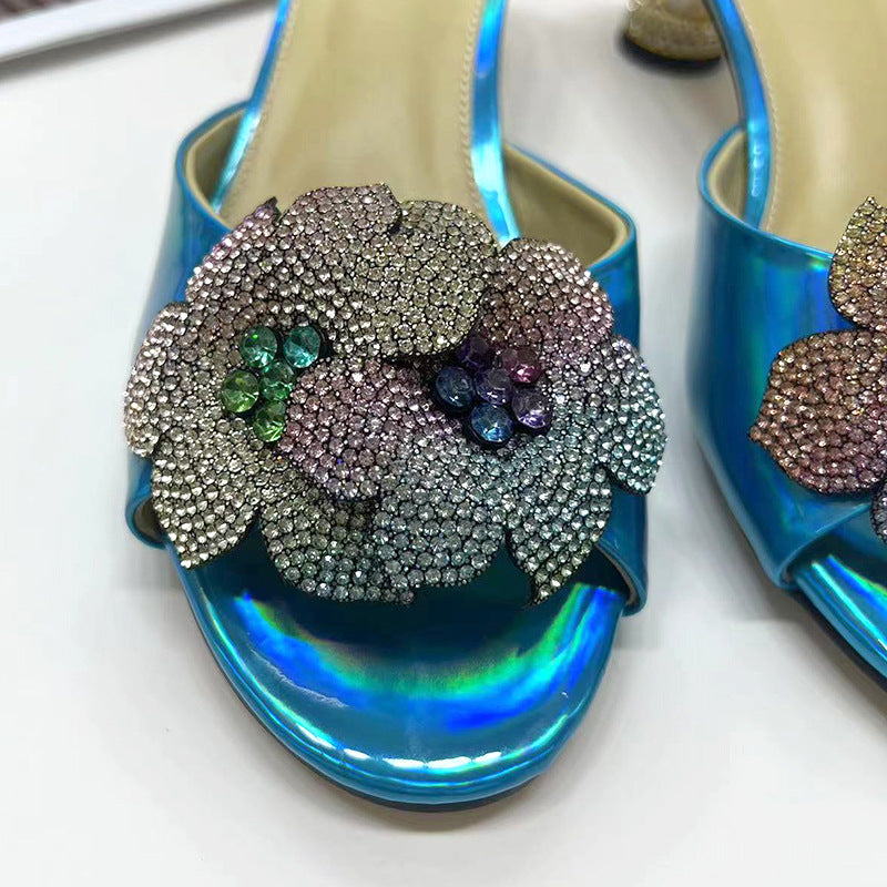 Elegantní a detailní podpůrné letní sandály