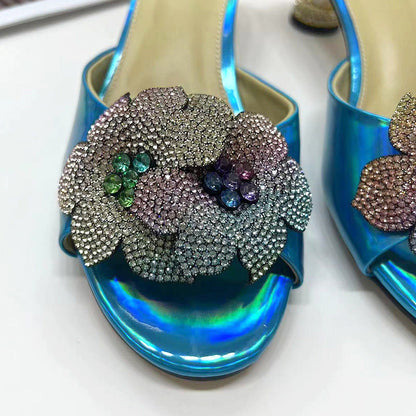 Elegantní a detailní podpůrné letní sandály