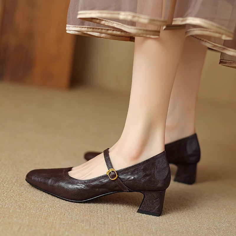 Elegantní a detailní podpůrné letní podpatky