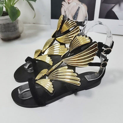 Elegantní a detailní podpůrné letní sandály