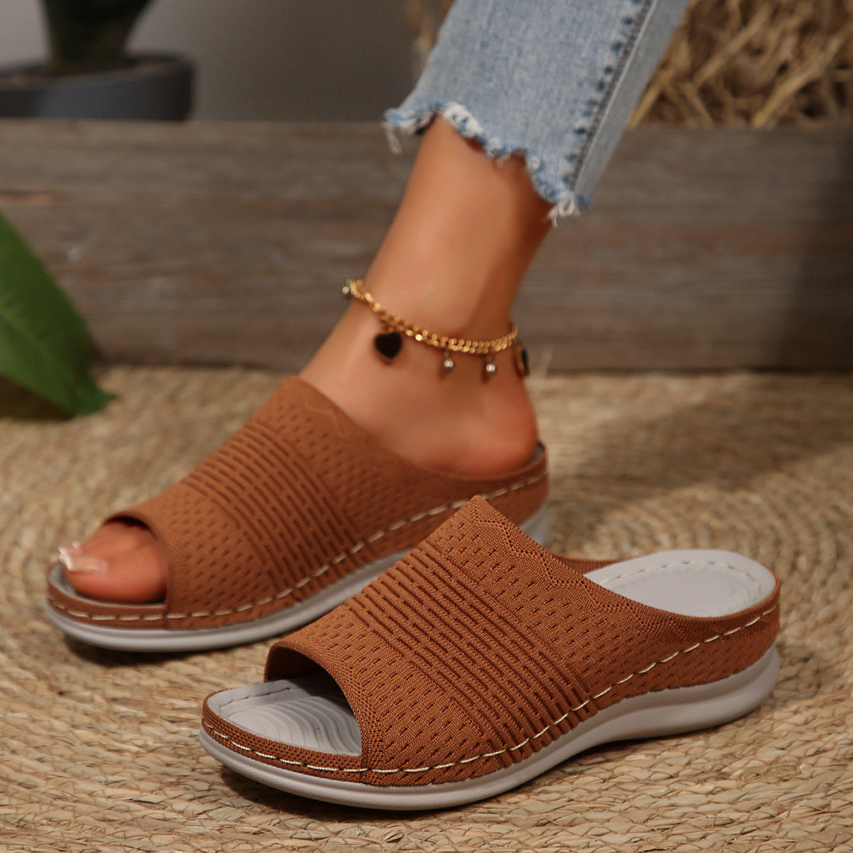 Elegantní a detailně propracovaný podpůrný letní klín Wedge