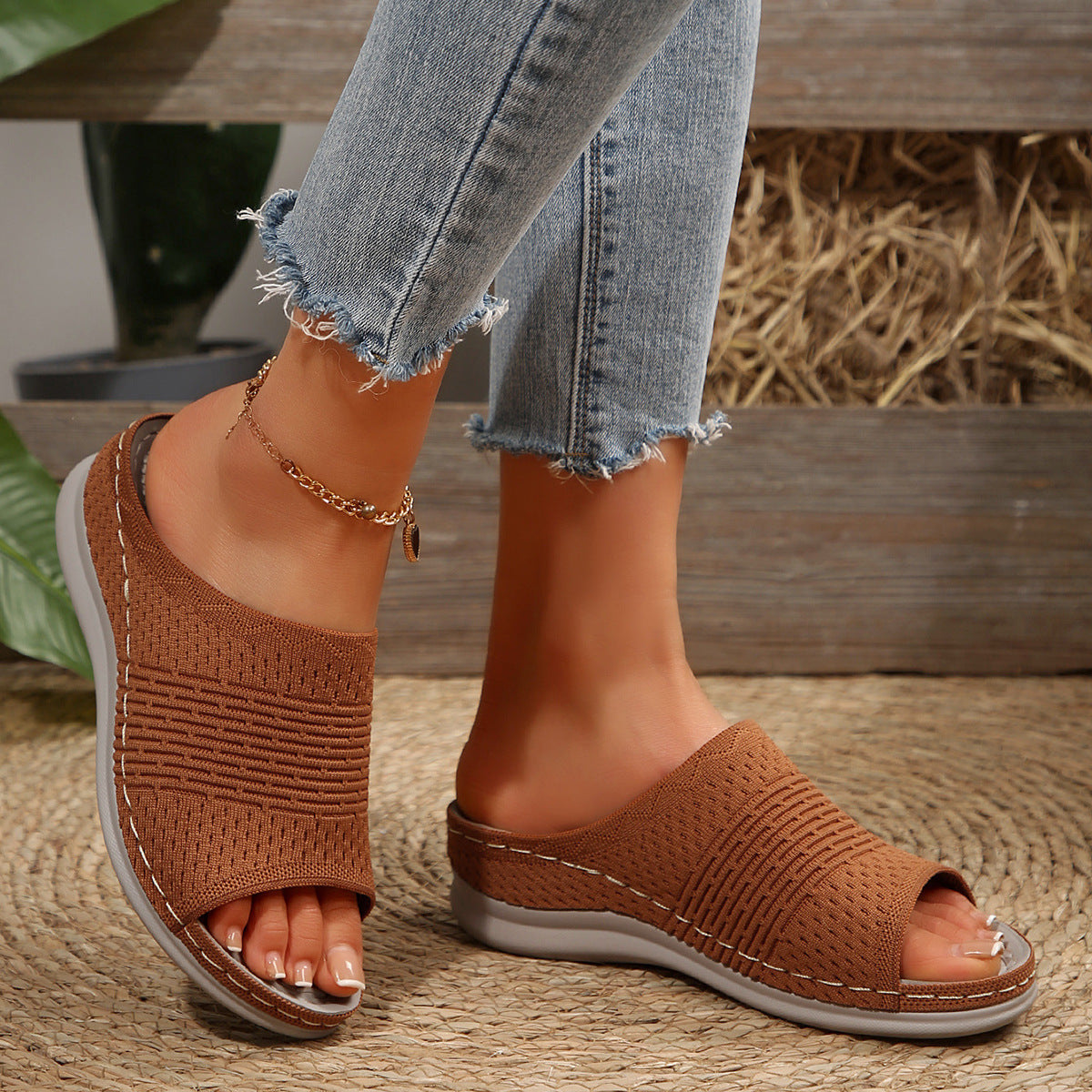 Elegantní a detailně propracovaný podpůrný letní klín Wedge
