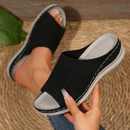 Elegantní a detailně propracovaný podpůrný letní klín Wedge
