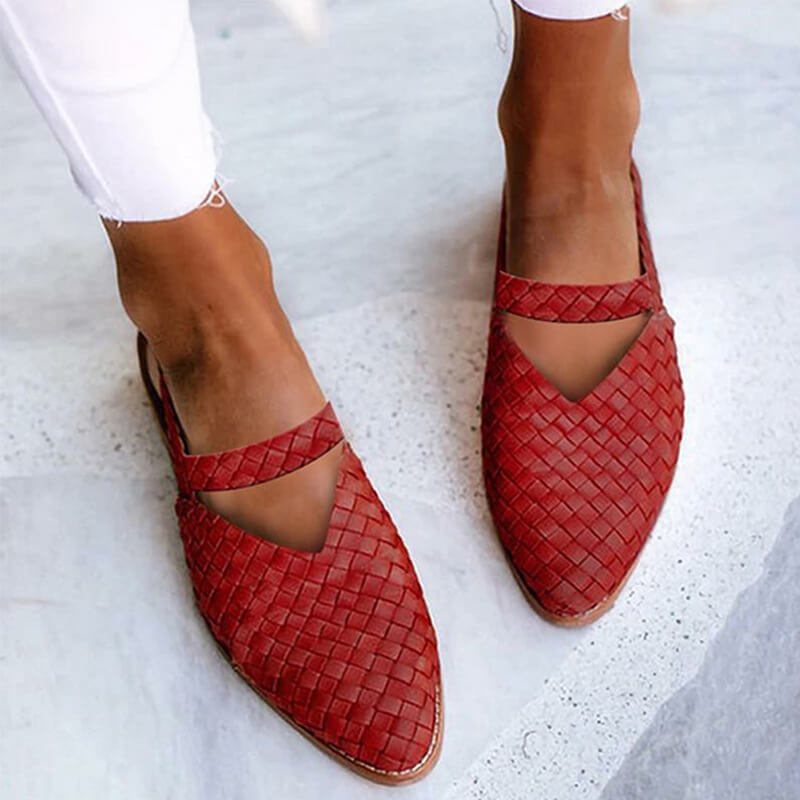 Elegantní a detailně propracovaná podpůrná letní obuv