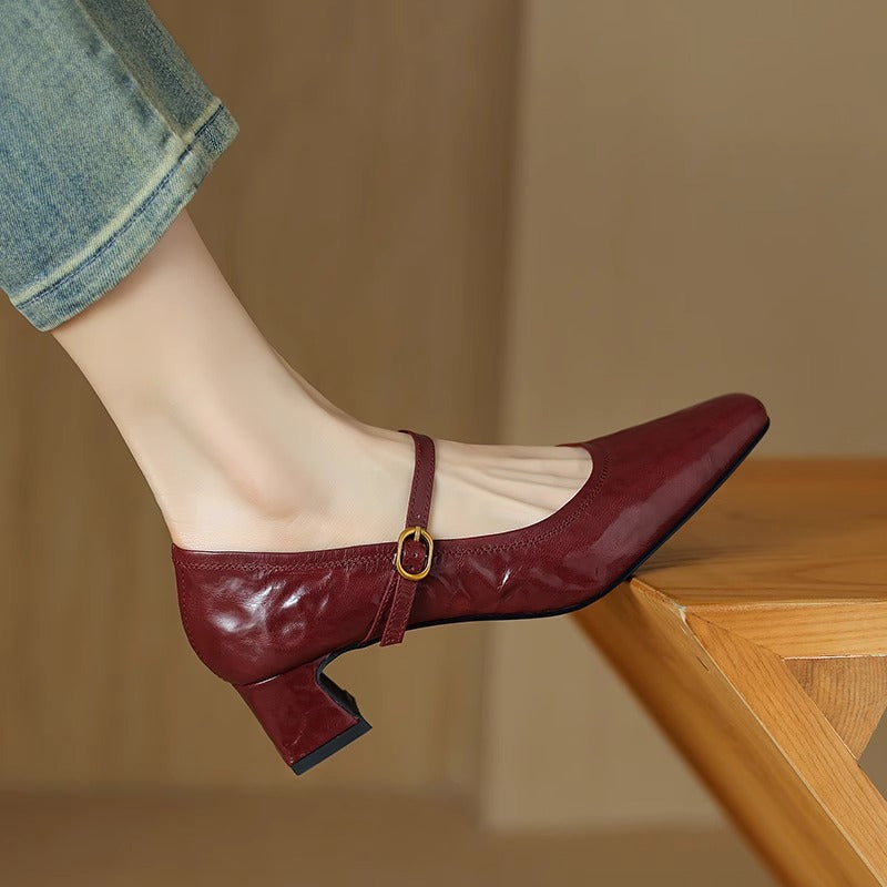 Elegantní a detailní podpůrné letní podpatky