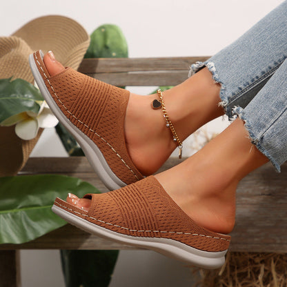 Elegantní a detailně propracovaný podpůrný letní klín Wedge