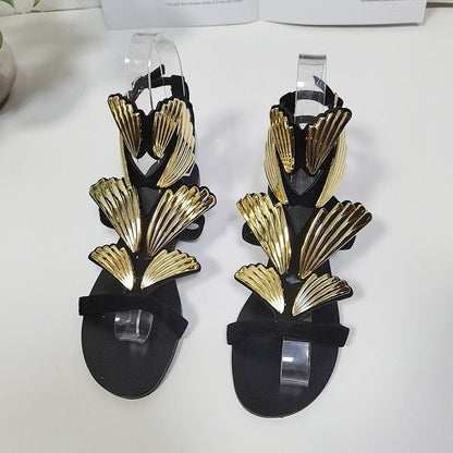 Elegantní a detailní podpůrné letní sandály