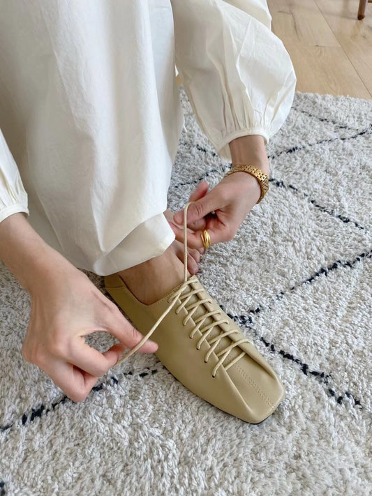 Elegantní a detailní podpůrné letní boty