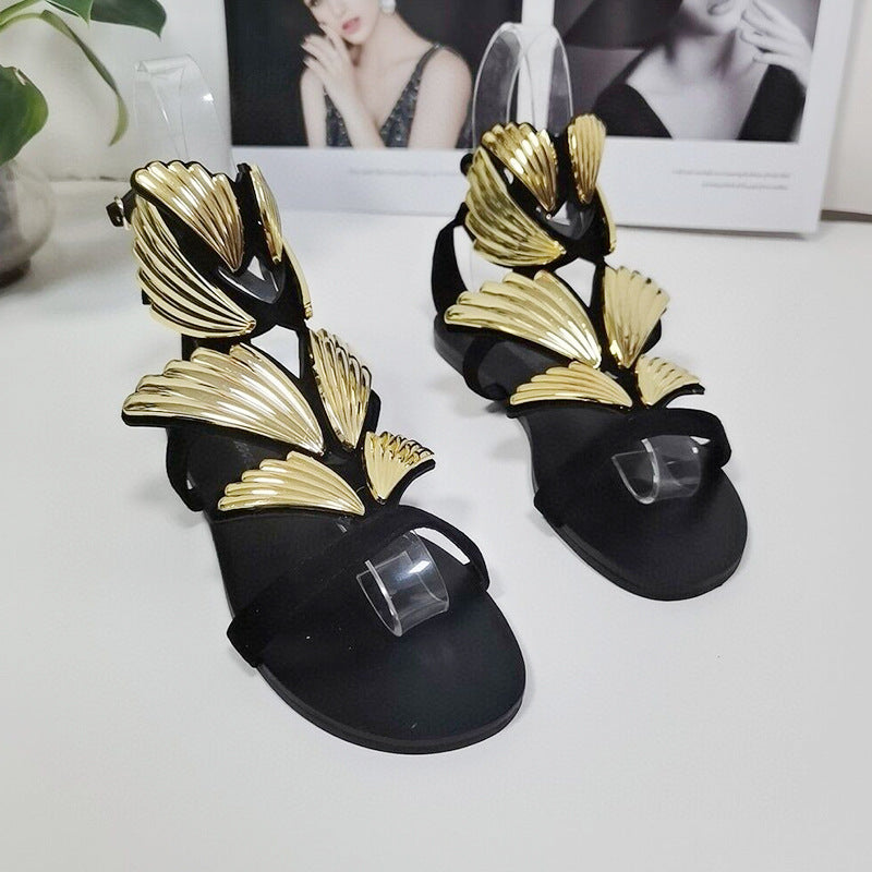 Elegantní a detailní podpůrné letní sandály