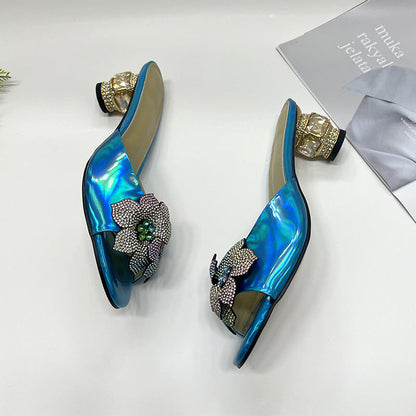 Elegantní a detailní podpůrné letní sandály