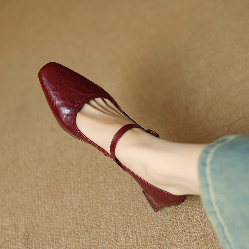 Elegantní a detailní podpůrné letní podpatky
