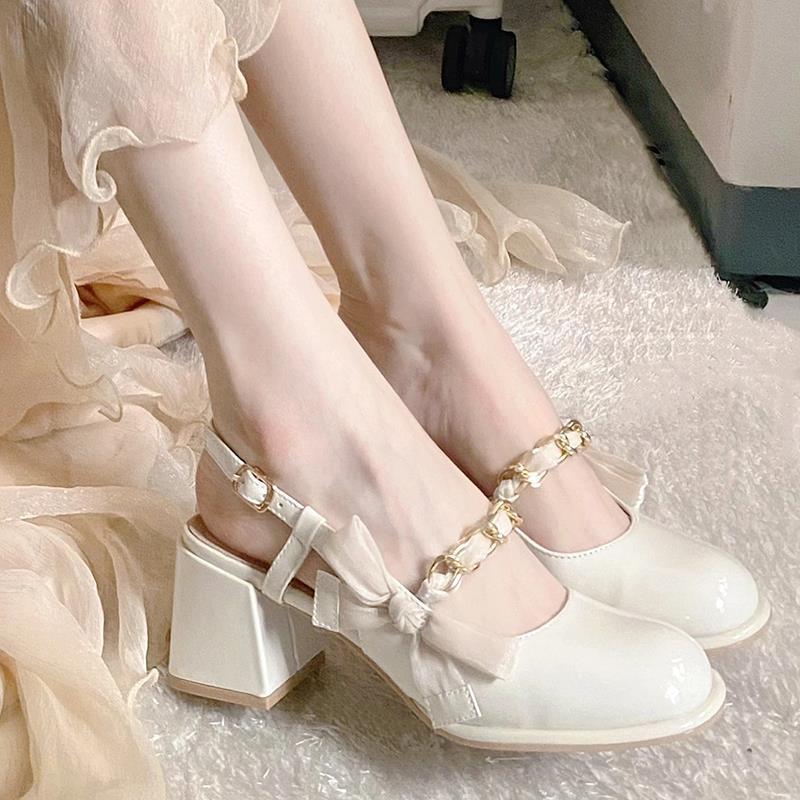 Elegantní a detailní podpůrné letní sandály