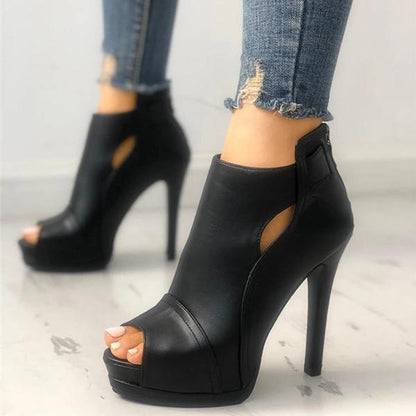 Elegantní a detailní podpůrné letní sandály