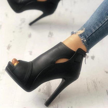 Elegantní a detailní podpůrné letní sandály