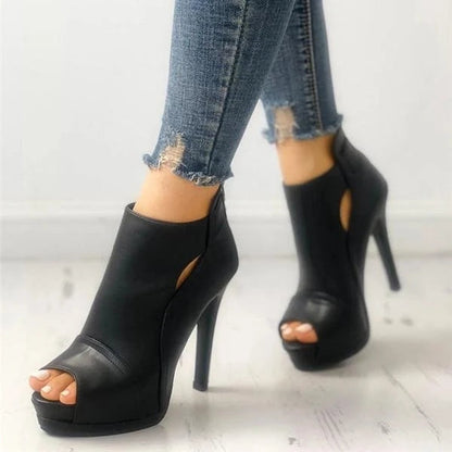 Elegantní a detailní podpůrné letní sandály