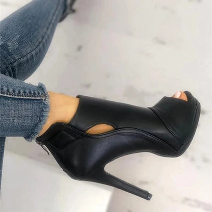 Elegantní a detailní podpůrné letní sandály