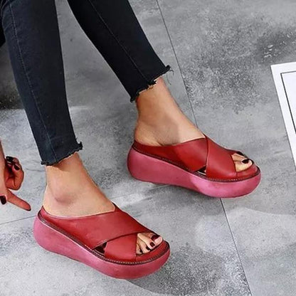 Elegantní a detailní podpůrné letní sandály