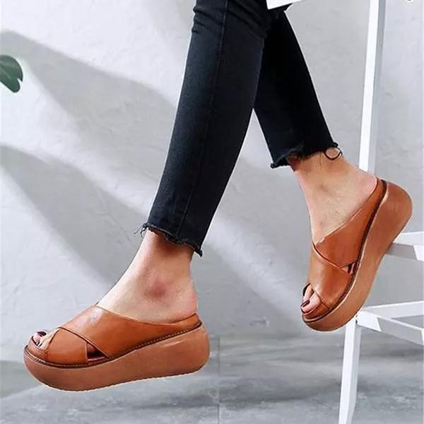 Elegantní a detailní podpůrné letní sandály