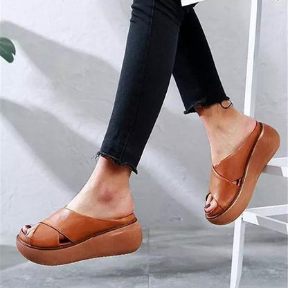 Elegantní a detailní podpůrné letní sandály