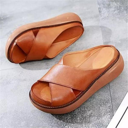 Elegantní a detailní podpůrné letní sandály