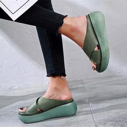 Elegantní a detailní podpůrné letní sandály