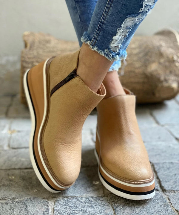 Elegantní a detailní podpůrné letní boty