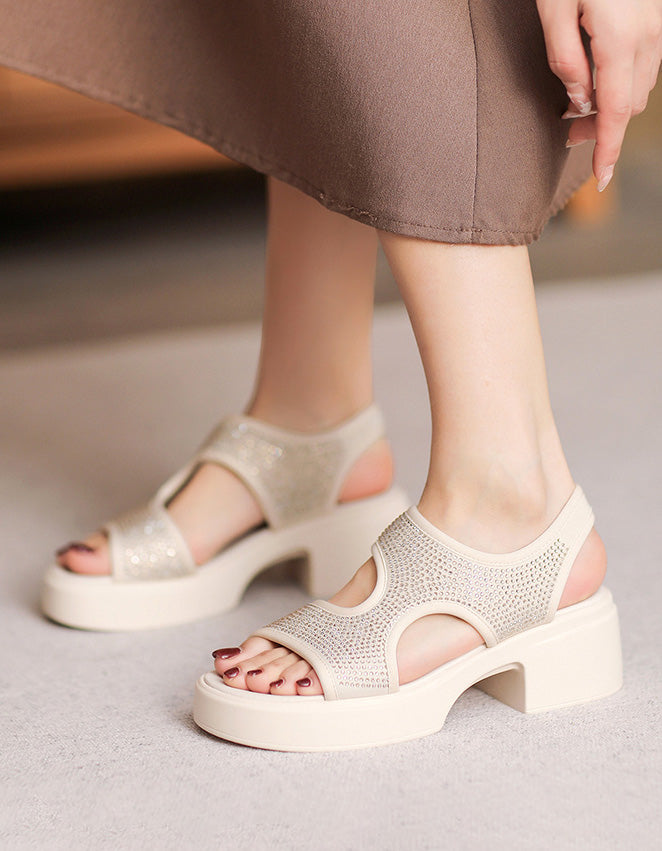 Elegantní a detailní podpůrné letní sandály