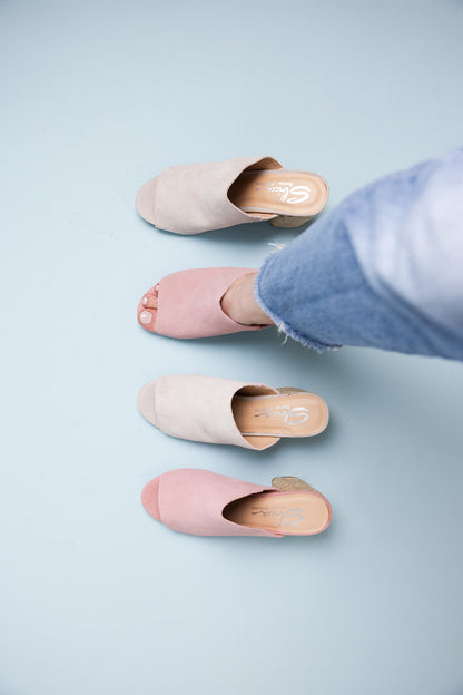 Elegantní a detailně propracovaná podpůrná letní obuv
