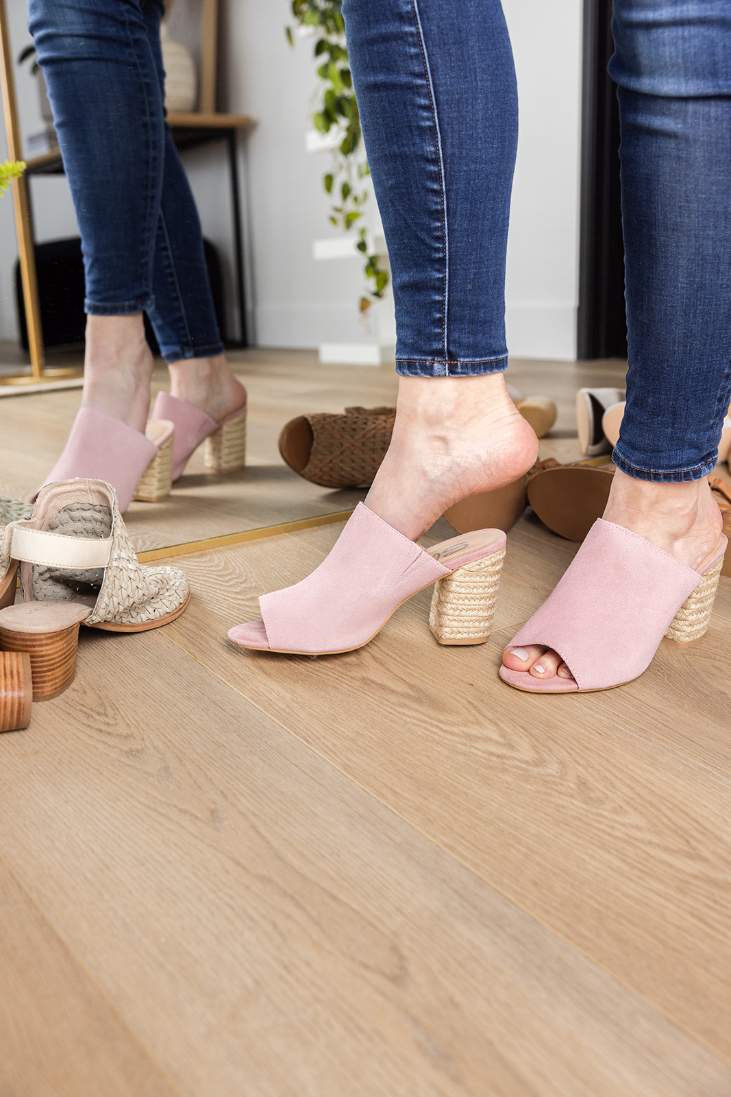 Elegantní a detailně propracovaná podpůrná letní obuv