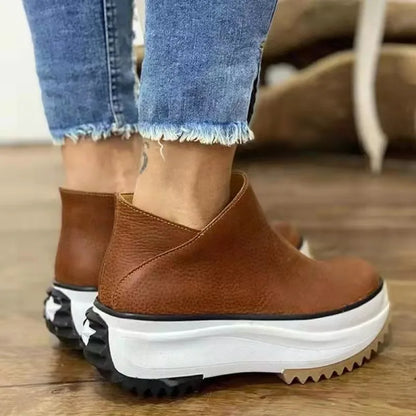 Elegantní a detailní podpůrné letní boty